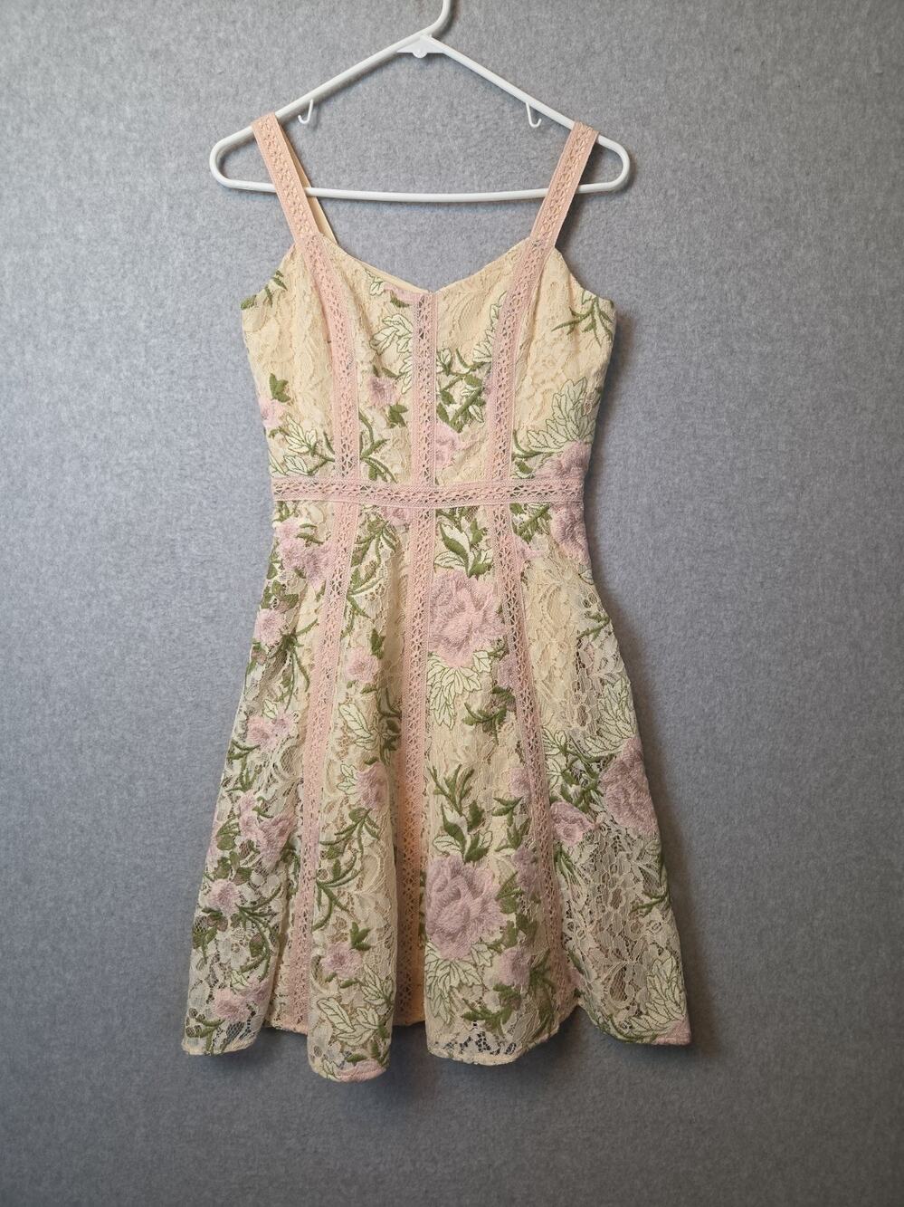 Dress The Population Cream Floral Lace Sleeveless Penelope Mini Dress Size Small